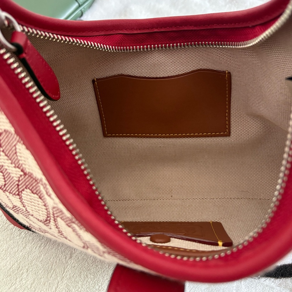 Coach Hamptons Hobo Bag In Red Signature Jacquard - Picture 6 of 6
